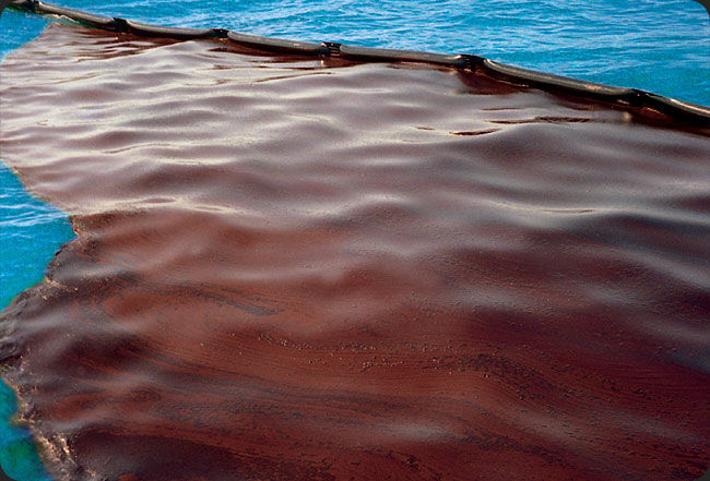 Oil boom containing spilled crude – fairdeal.gr