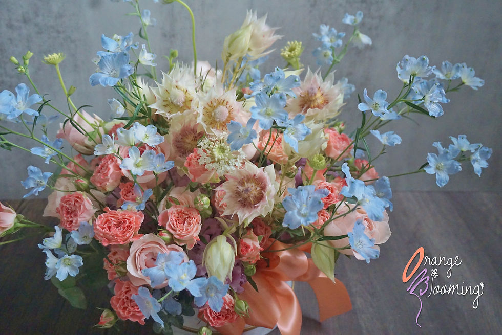 Thumbnail: Sweet Blushing Bride & Spray Roses Flower Box 橙粉色花盒
