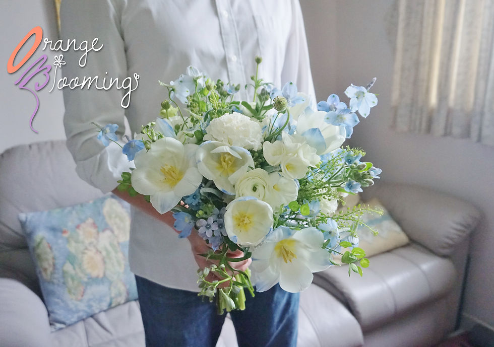 Thumbnail: White Tulip with Blue Larkspur Bridal Bouquet 結婚花球