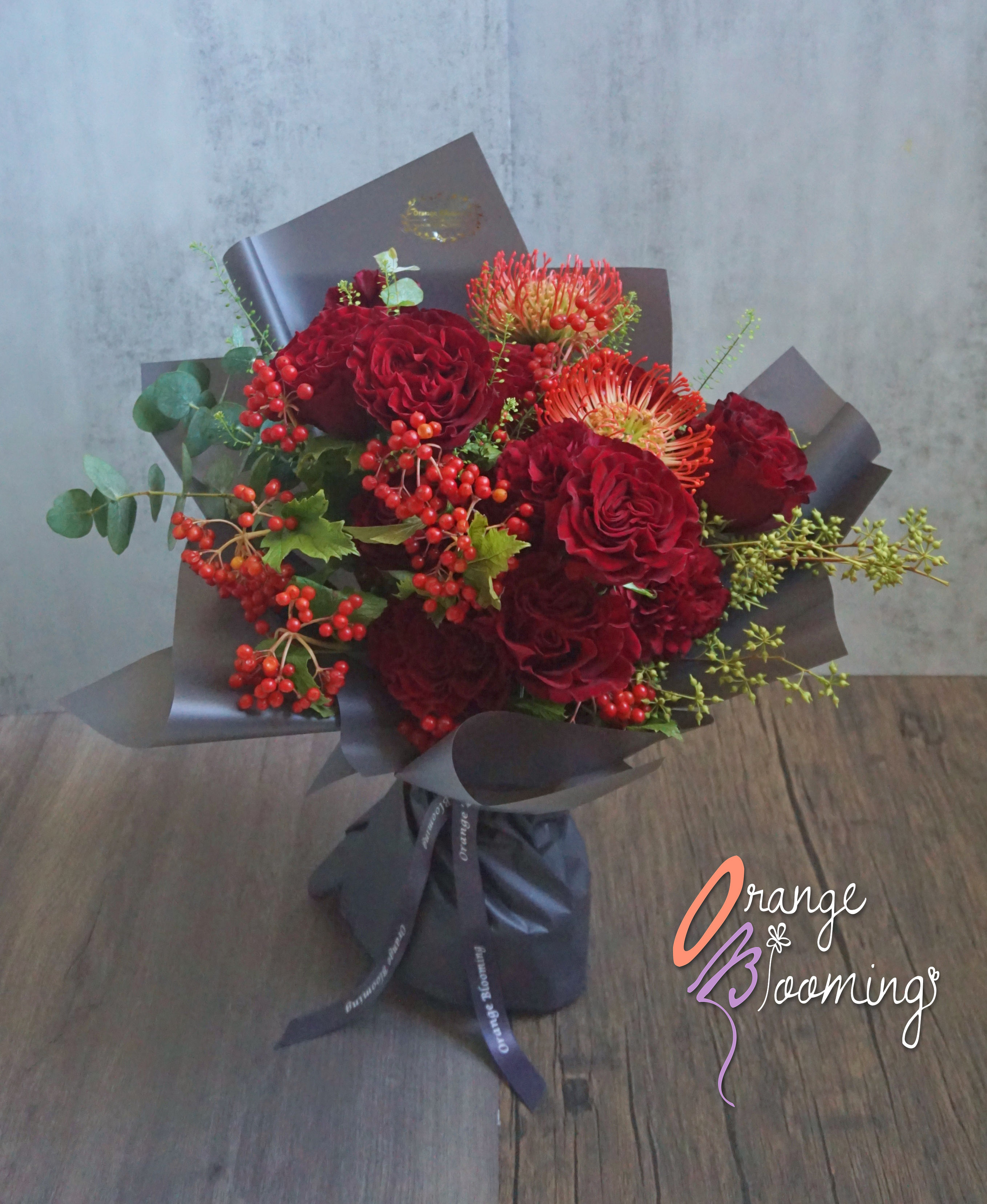 Big Red Garden Rose & Pincushion Bouquet 庭園玫瑰煙花菊花束