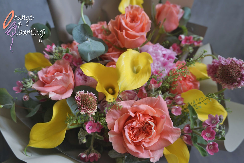 Thumbnail: Yellow Calla Lily & Coral Rose Bouquet 馬蹄蘭玫瑰花束