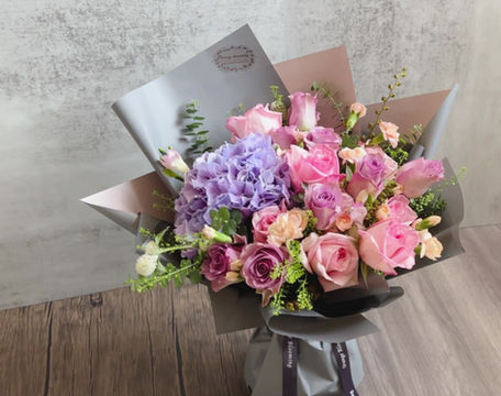 Thumbnail: Purple Hydrangea & Purple Pink Rose Bouquet 繡球紫粉玫瑰花束