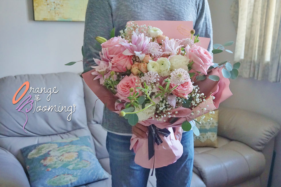 Thumbnail: Pink Ohara & Lily Bouquet 庭園玫瑰百合花束