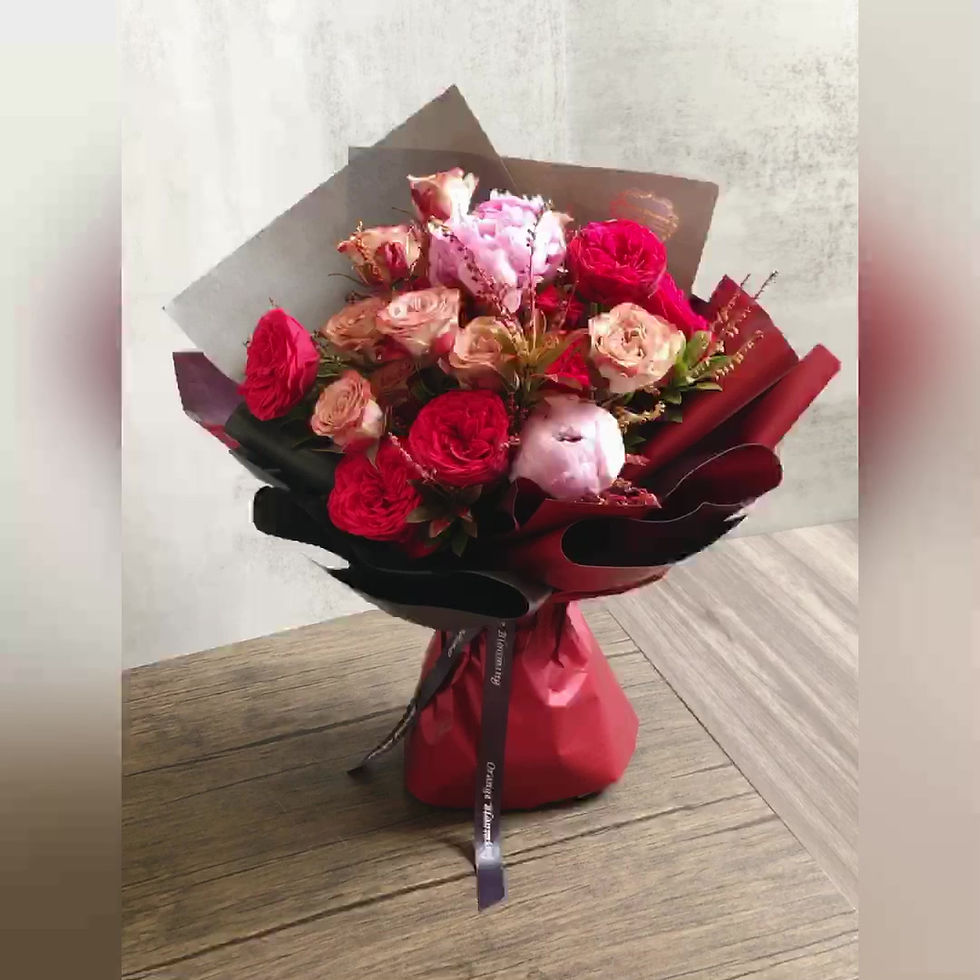 Thumbnail: Red Piano Rose Pink Peonies Bouquet 庭園玫瑰牡丹花束