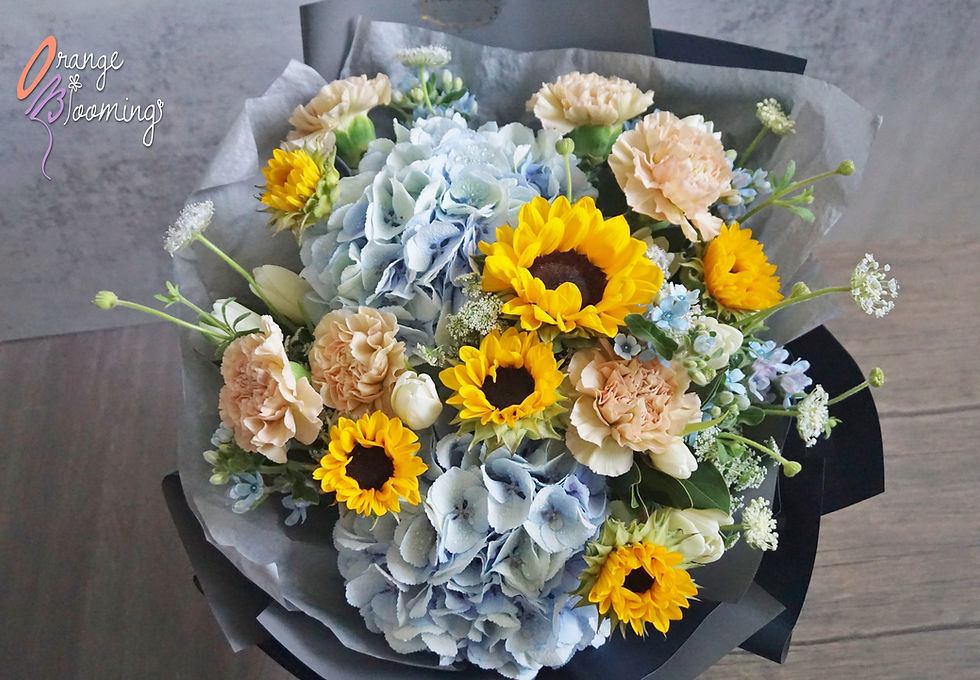 Thumbnail: Blue Hydrangea & Sunflower Bouquet . 繡球花+向日葵 花束