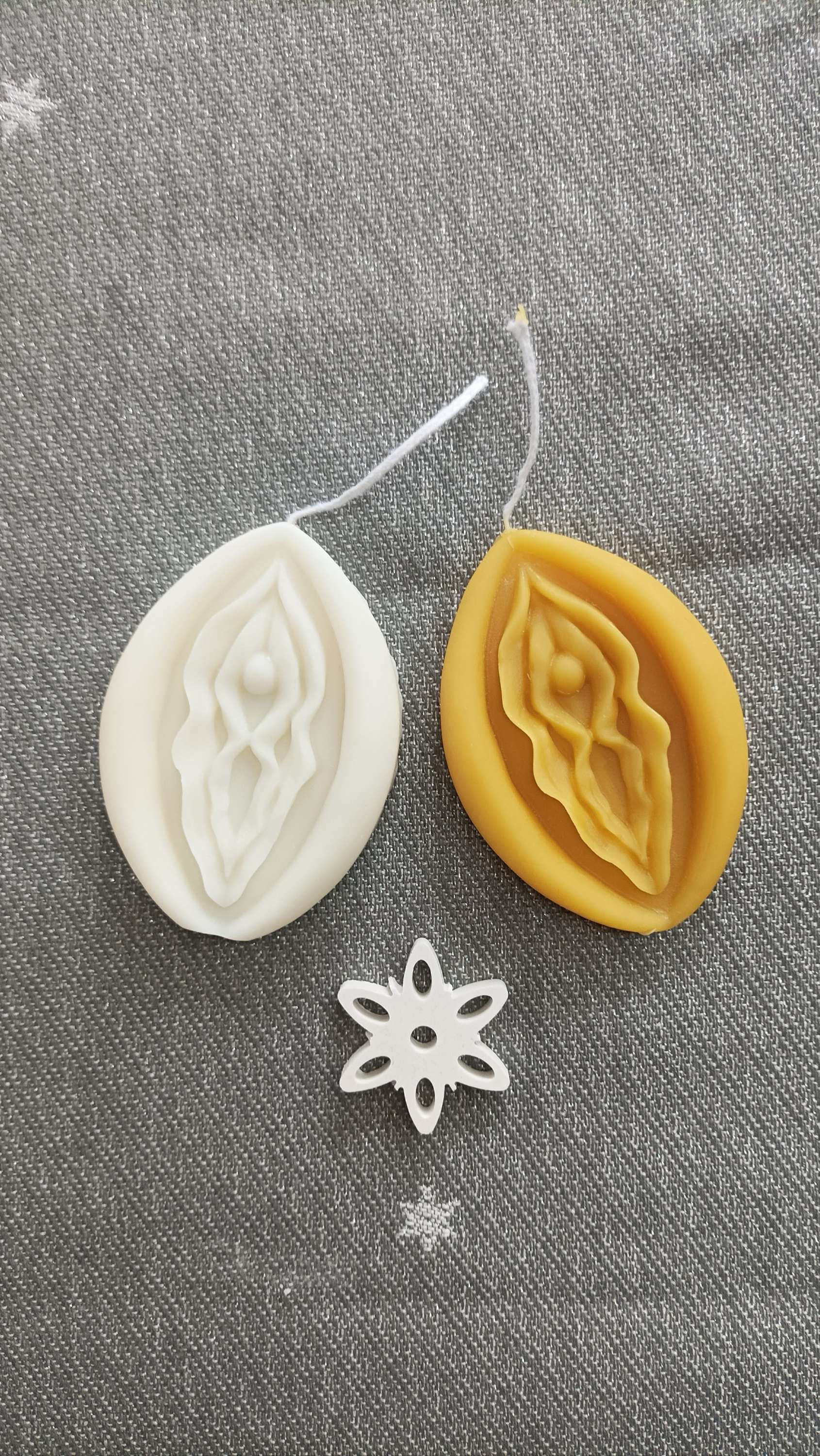 Bougie Yoni (vulve), féminin sacré - 100/ cire naturelle