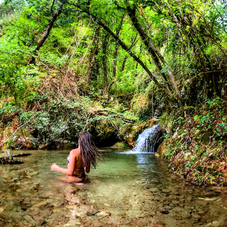 Trainee teacher uses Only Fans to travel the world