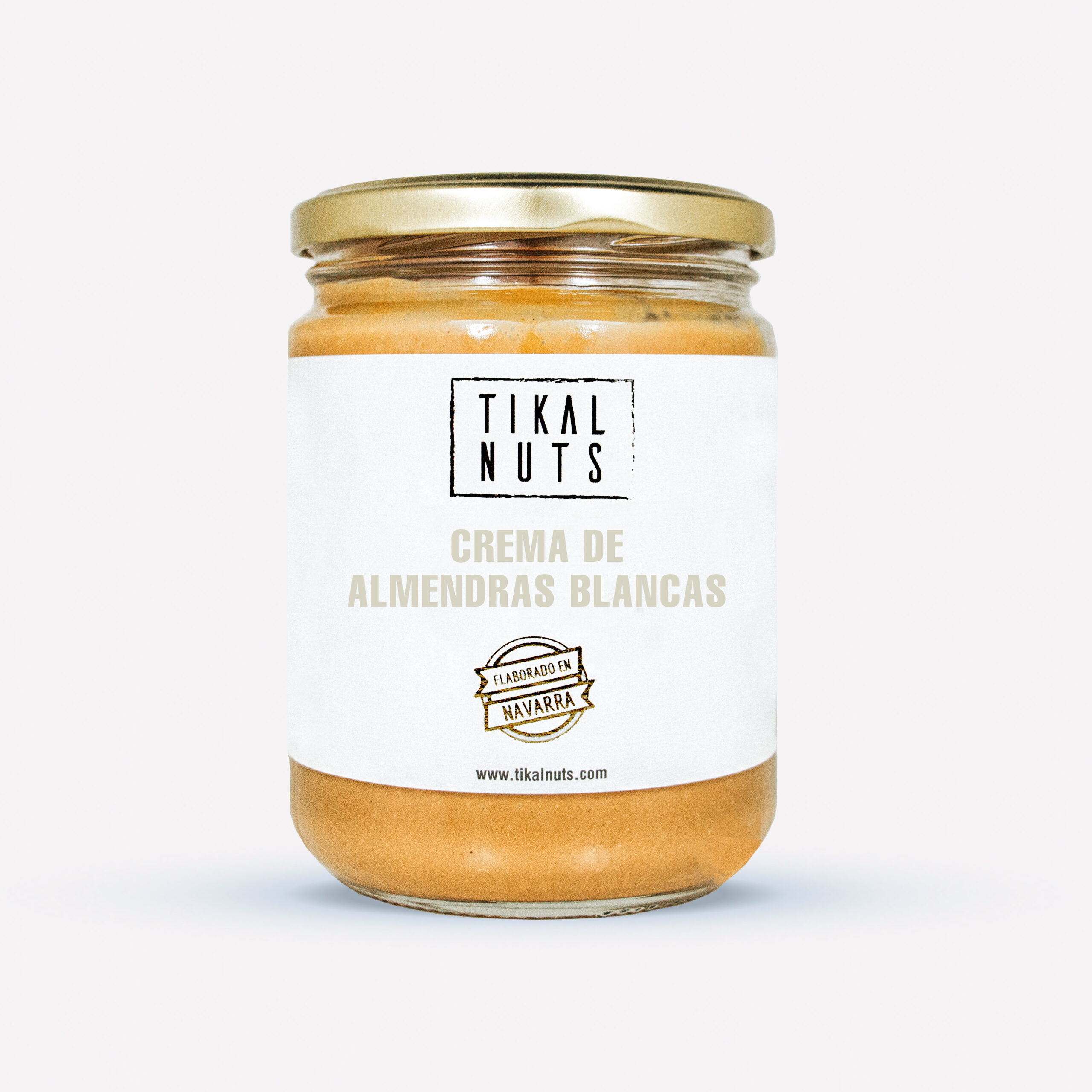 Vista frontal del pot de vidre amb crema d'ametlles blanques eco