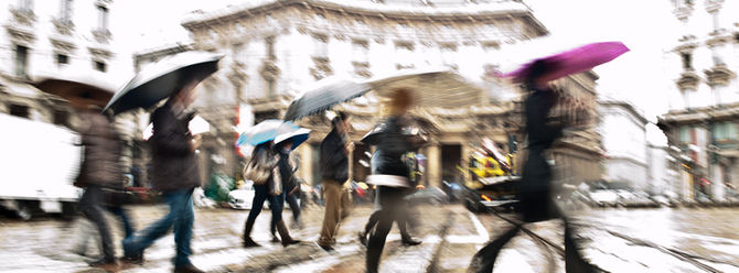 Inverno con ombrello, sciarpa o cappello?