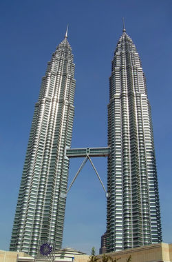 KLCC_twin_towers1 2