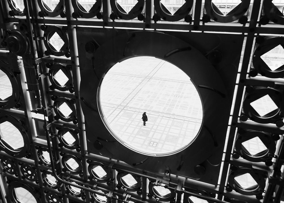 Mechanic Lights– tirage d'art en édition limitée de photographie silhouette et architecture par Theo
Michael