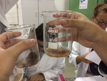 Tratamento dá água no laboratório do Célia Ribeiro Landim. 2A