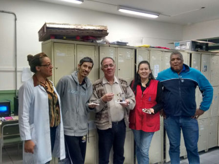 Aniversariantes do mês de maio. Diretor Marco Antônio, Coord. Evaldo e Prof. Manoel.