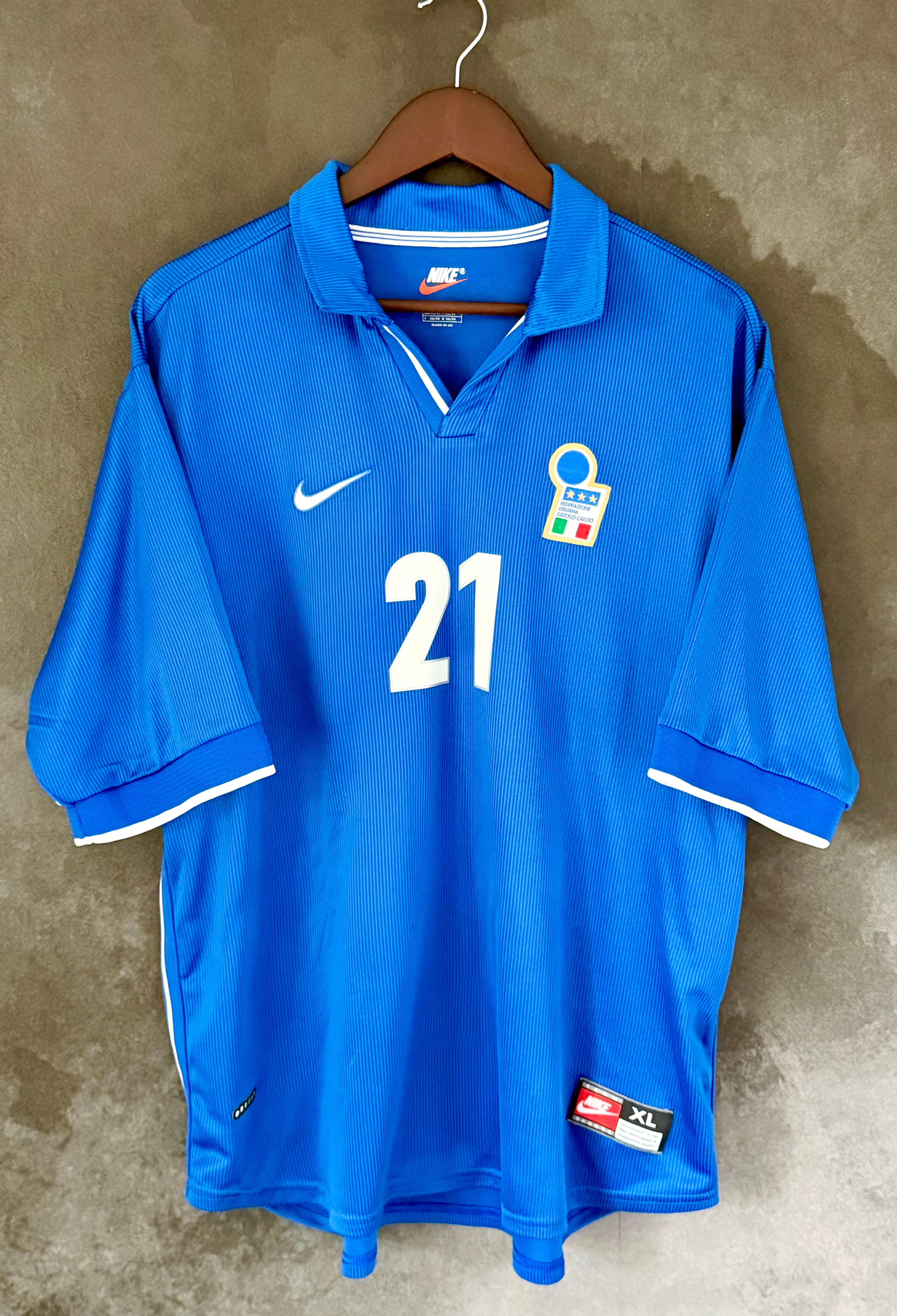 Italy 1998 Home VIERI 21 XL 8/10