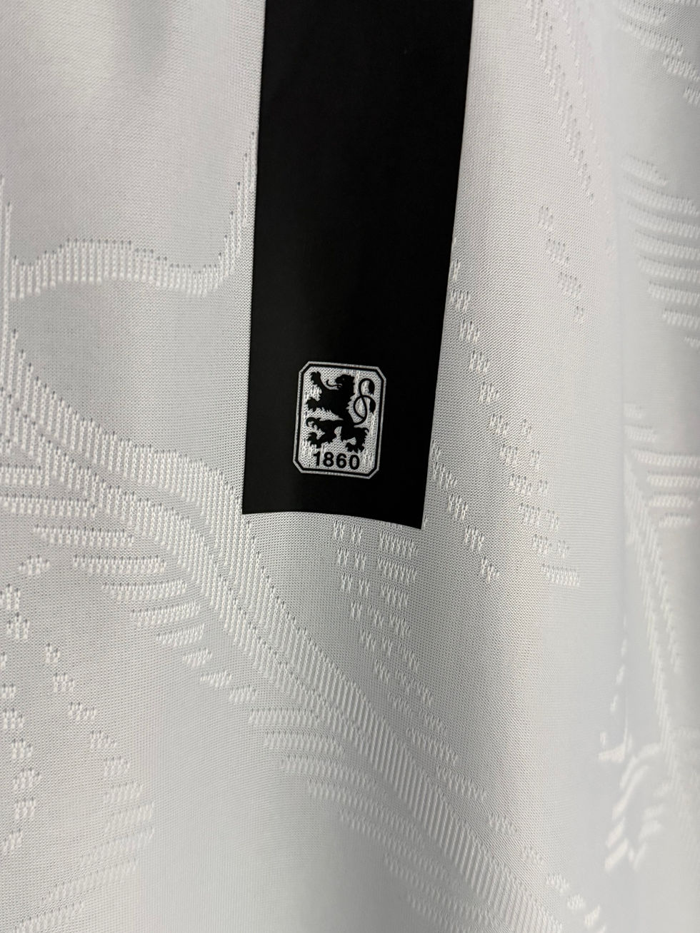 Thumbnail: TSV 1860 München 2025/26 Home VERLAAT 4 XL 10/10 BNWT