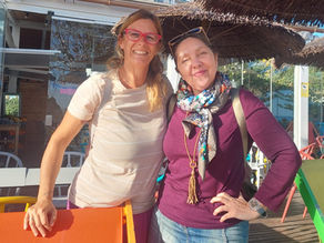 “Hola, queridas familias:”