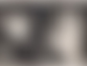 wpatrując się w ciemność