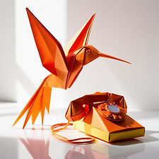 un colibri en origami orange avec un téléphone en origami.jpg