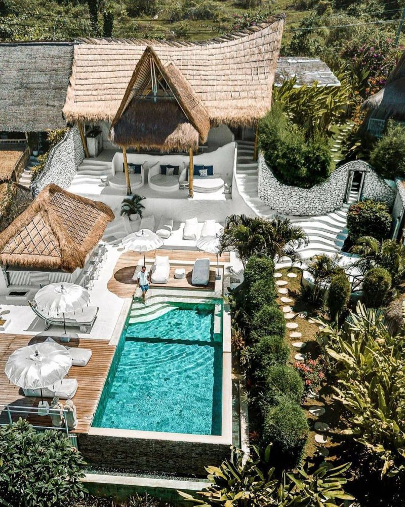 Stay in Bali’s hotels, villas, or guesthouses, where comfort meets island charm and every morning starts with a beautiful view.