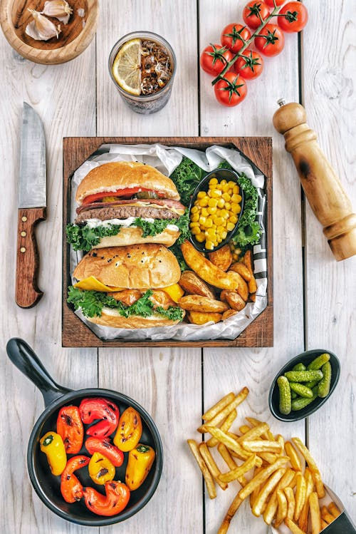Enjoy Western flavors in Bali, from juicy burgers and pasta to hearty breakfasts and sweet desserts.
