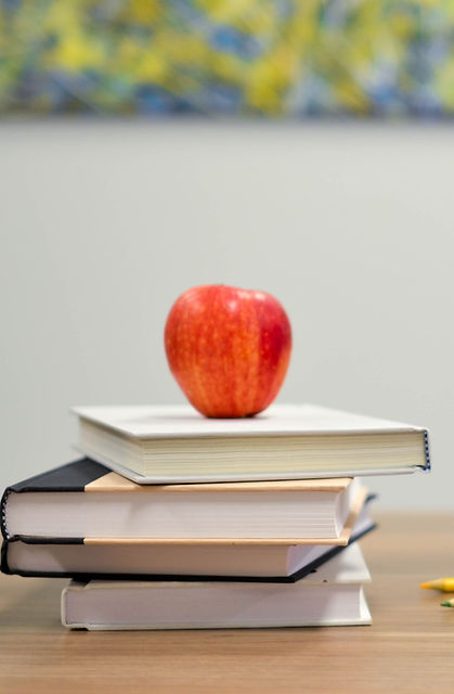 red%20apple%20fruit%20on%20four%20pyle%20books_edited.jpg