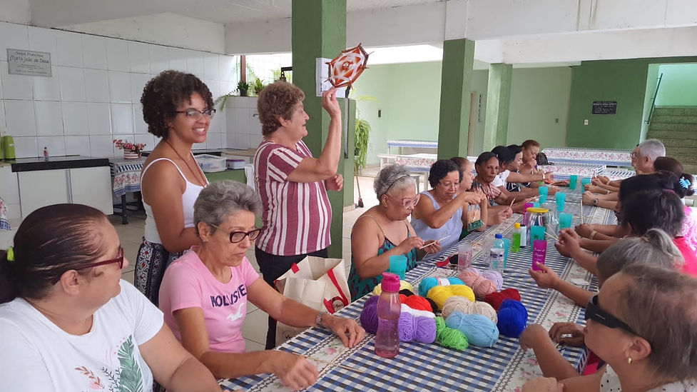Voluntarios do Artesanato, atividade desenvolvida no Centro Espirita Luiz Gonzaga