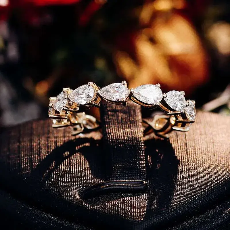 Full eternity ring with pear-cut lab-grown diamonds