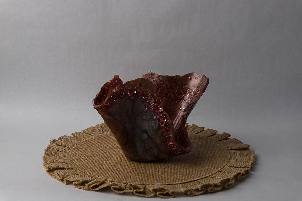 Thumbnail: Pink crystal sculpted vase