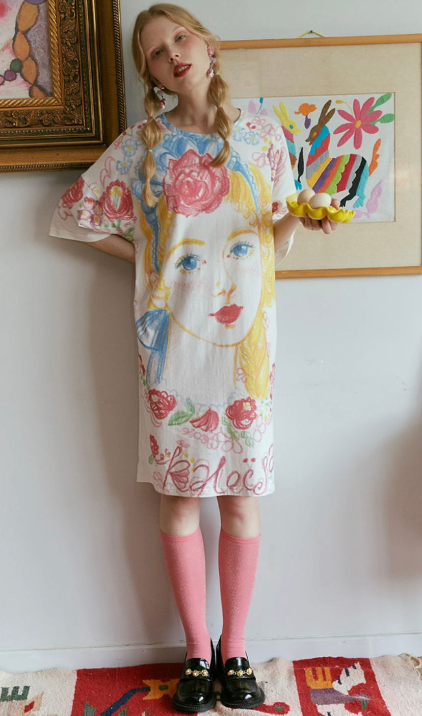 Thumbnail: Girl face long tee