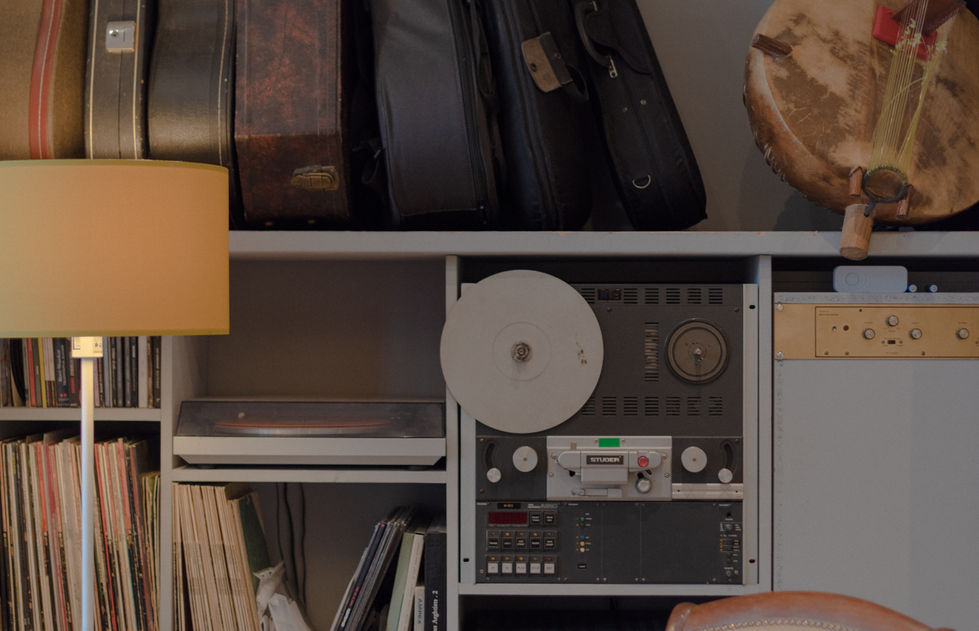 Avid, Protools, API, Eve Audio, Neumann, Genelec, Magnetec, Neve, DBX, Manley, Massive Passive, Avalon, Amek, RME, Revox, Studer, Lexicon, H3000, Eventide, DAD, Antelope, EMT, Dynaudio, Distressor, Buzzaudio, Universal Audio, Dolby, Ibach, Sennheiser, AKG, Stam Audio, Chandler Limited, Shure