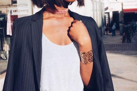 Rayures tennis & choker en velours.