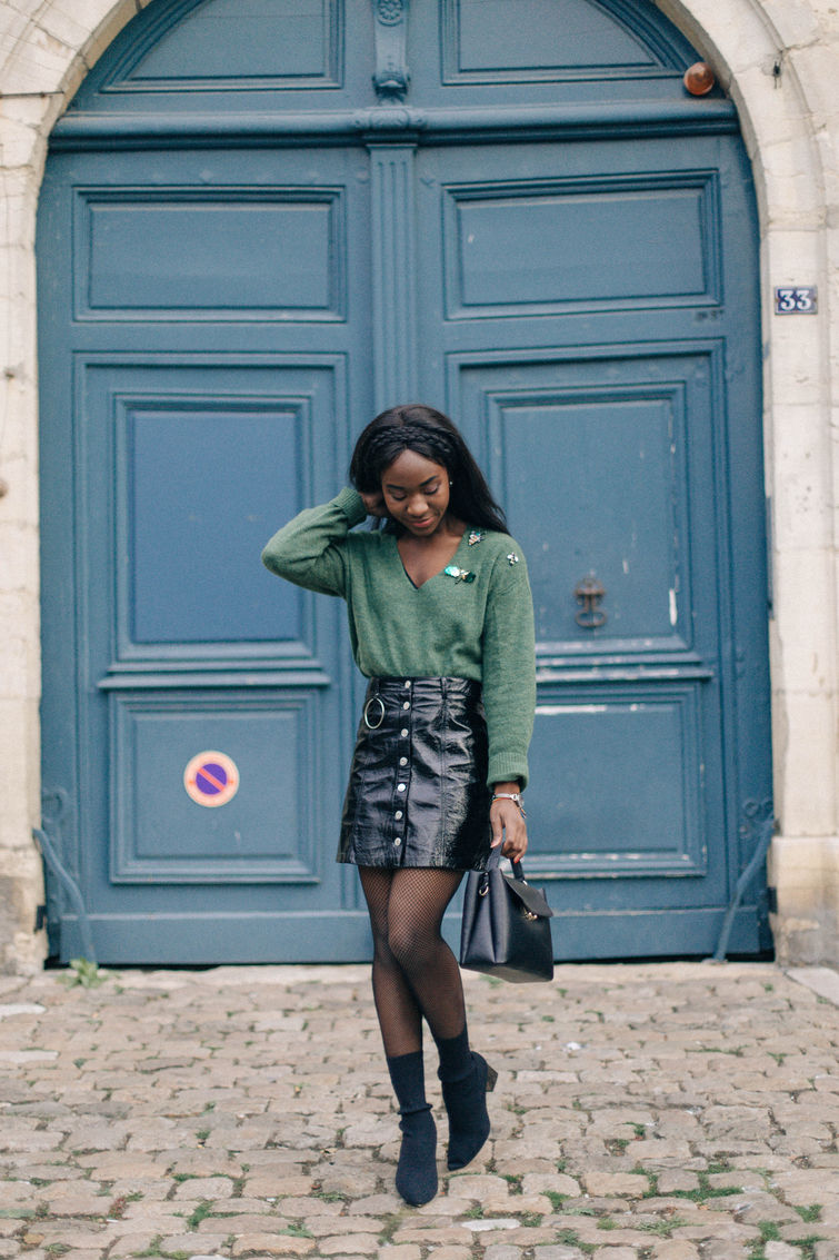 Jupe vinyle et pull à broches