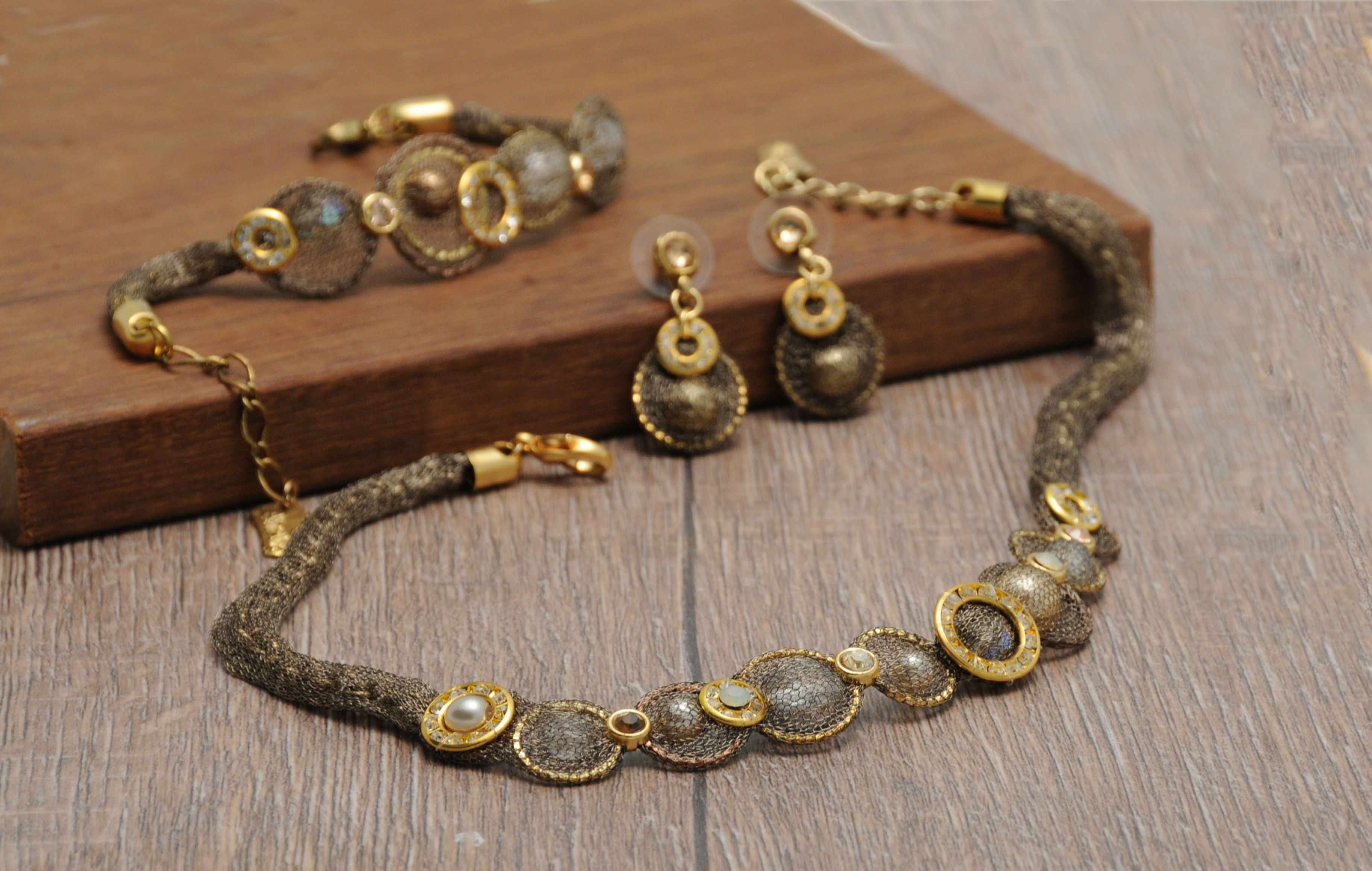 Sabina's Necklace, Bracelet & Earrings - Bronze