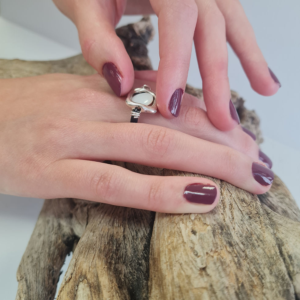 Thumbnail: Natural Shell Silicone Ring – Square Geometric Band
