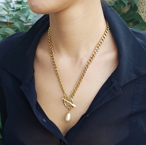 Gold Toggle Chain with Pearl Pendant 