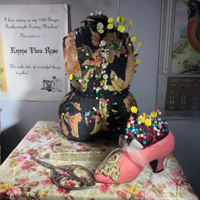 Two cute and small shoulder bags