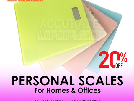 Digital bathroom scales with compact glass profile body