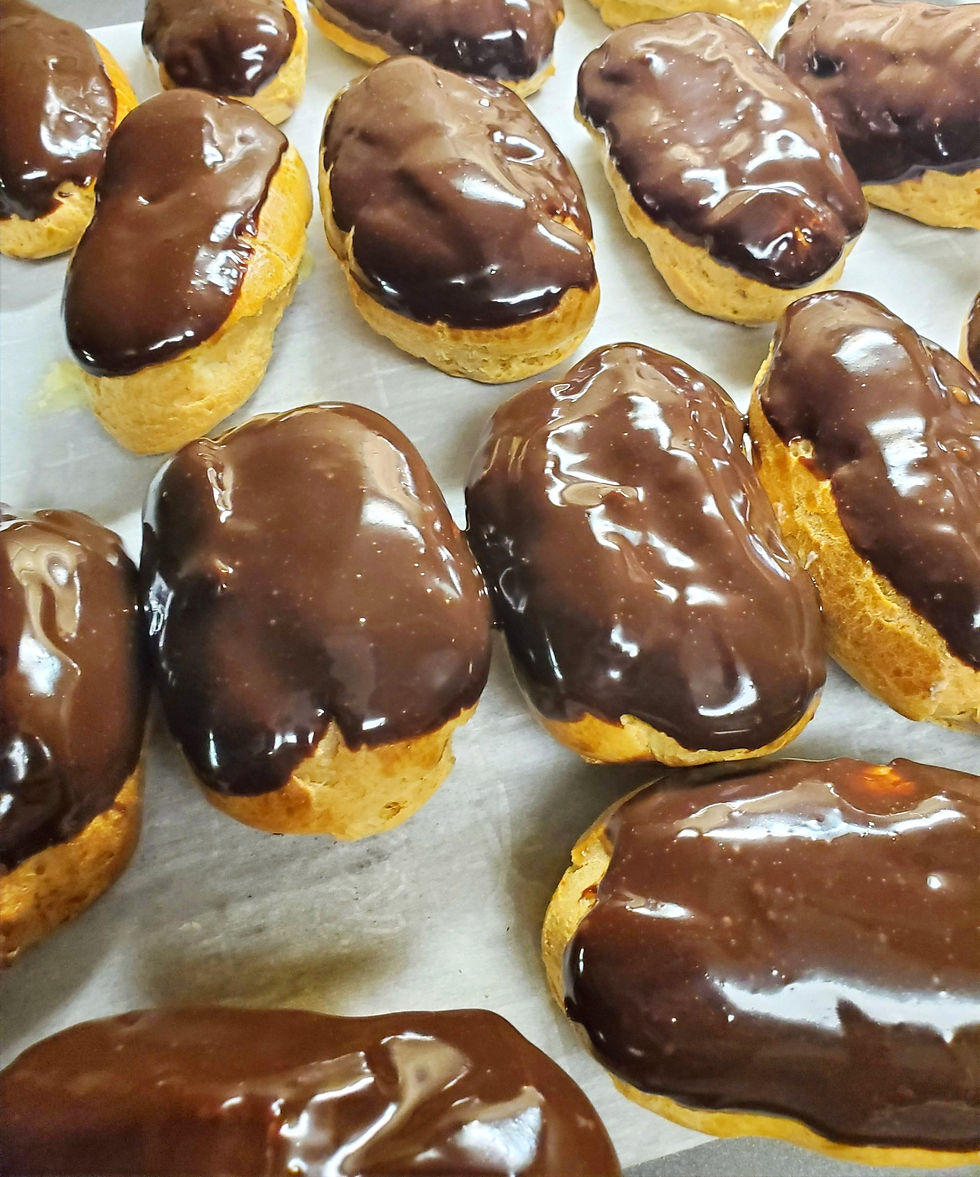 Eclairs with ambassador cream 