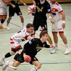 Fans in Schwarz-Gelb beim Derby gegen Spitzenreiter Laupheim