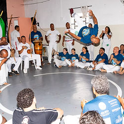 Vida na sua vida venha pra a capoeira 