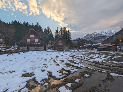 ずーと行ってみたかった、白川郷にツアーででかけた。