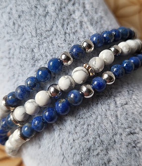 Perles howlite et lapis lazuli 4mm. Conecteur et perles (diamantées) en argent 925. frs 30