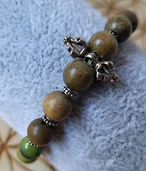 Santal vert Palo santo, Chrysoprase, intercalaires en argent 925, perle Vajra en métal Frs