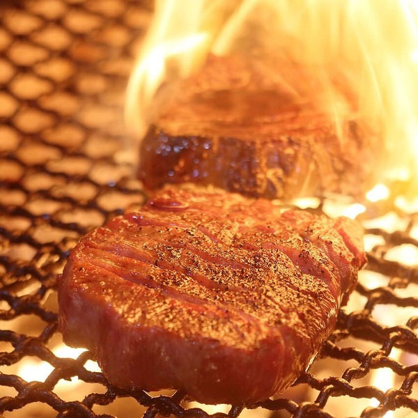 黒毛和牛A5・A4等級を使用した、炭火焼特選ステーキ♪