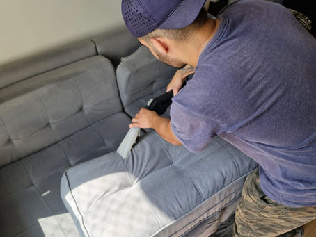 Higienização de Estofados: Por Que É Essencial e Como Funciona?