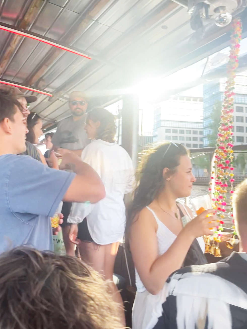 3_urbanfloat float & social 3