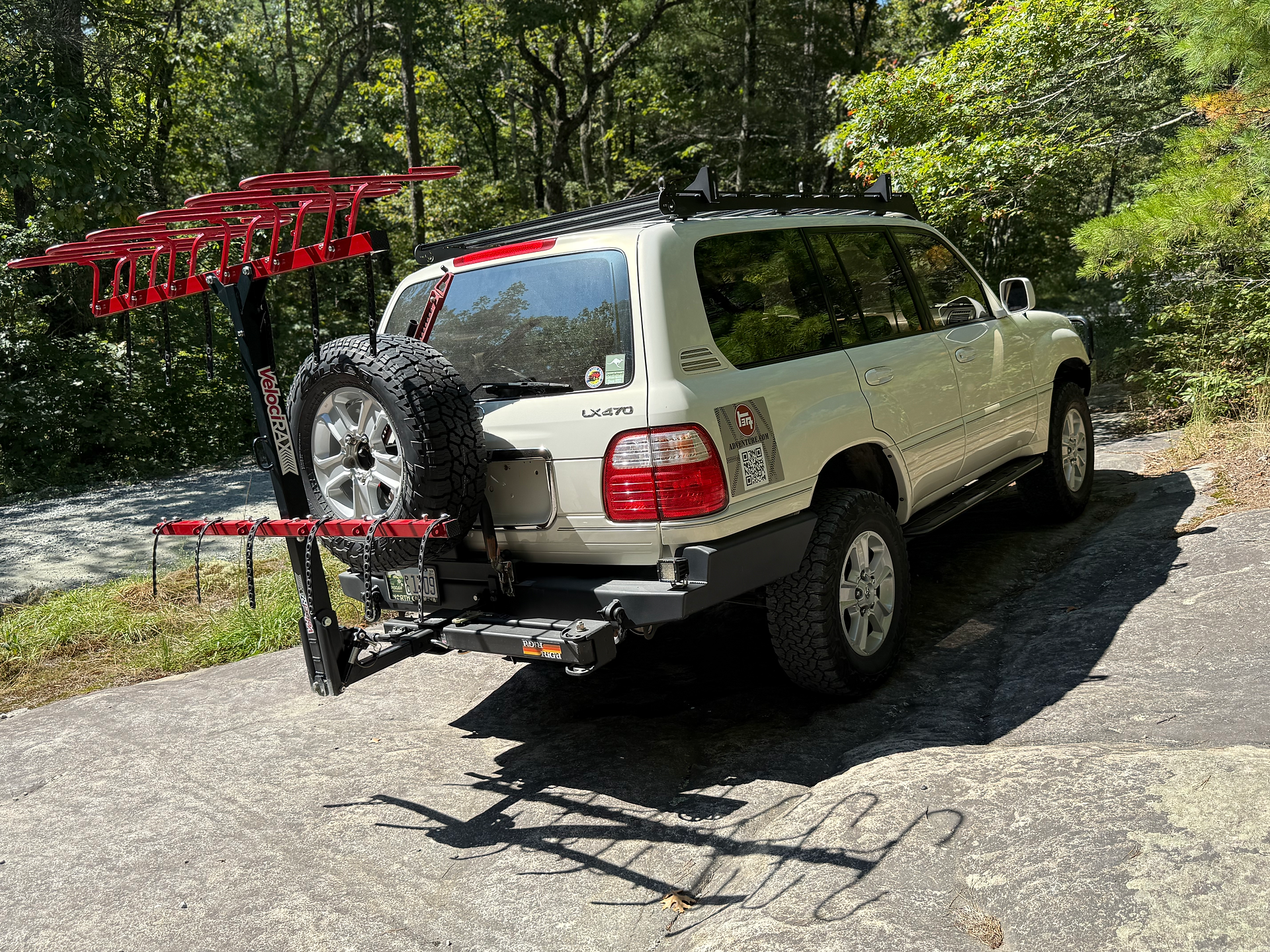 LX470 with VelociRAX hauling Specialized Epic Evo