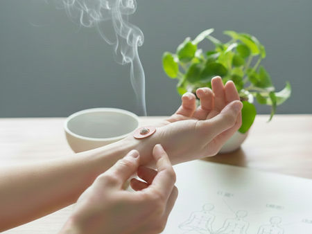 心が折れそうな時、身体から癒やす。トラウマケアにおける「鍼灸」の力