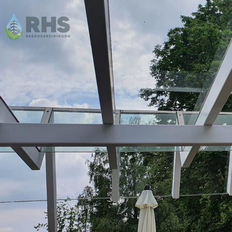 RHS Gebäudereinigung:  Glas- & Rahmenreinigung Terrassenüberdachung
