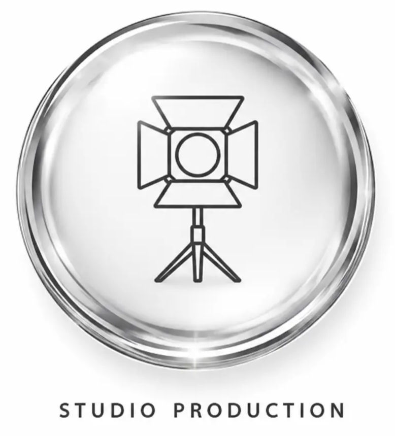 Professional studio production service representing commercial photography, videography and controlled studio content creation. The icon illustrates Lowsky Media’s studio production capabilities for advertising campaigns, product photography, brand content, websites, social media and marketing assets.